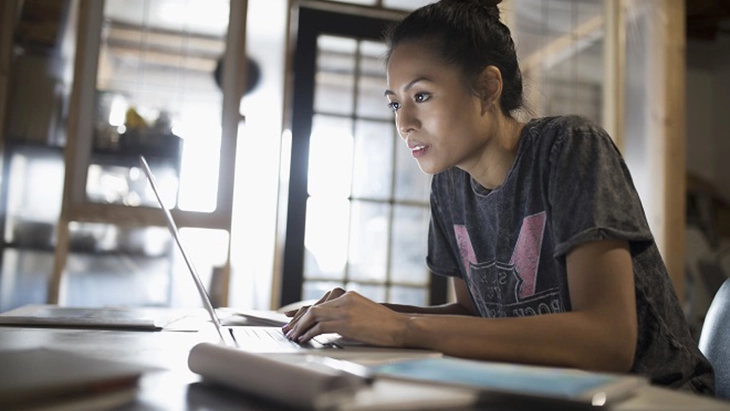 woman working in the pc